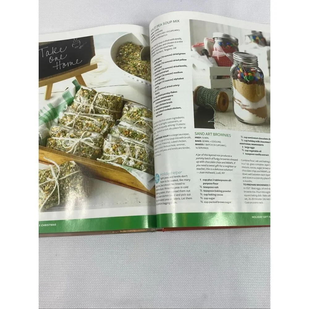 Taste of Home Christmas 2017 Cookbook Holiday Recipes Gifts Crafts Hardcover